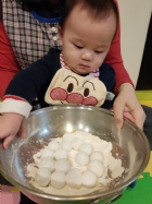 11102荳荳班的寶寶～和老師一起滾元宵