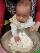 11102荳荳班的寶寶～和老師一起滾元宵
