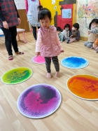 五彩繽紛的顏色盤～來玩玩顏色辨別的遊戲囉！