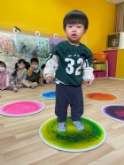 五彩繽紛的顏色盤～來玩玩顏色辨別的遊戲囉！