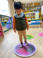 五彩繽紛的顏色盤～來玩玩顏色辨別的遊戲囉！