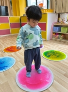 五彩繽紛的顏色盤～來玩玩顏色辨別的遊戲囉！