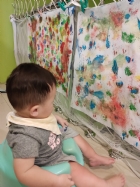 11104仔細欣賞哥哥姐姐們畫的作品～告訴老師看到了什麼？