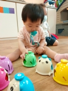 八音鐘是為最入門的音律樂器哦！可愛的熊熊圖案，讓寶貝們更有興趣玩耍