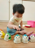 八音鐘是為最入門的音律樂器哦！可愛的熊熊圖案，讓寶貝們更有興趣玩耍