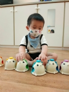 八音鐘是為最入門的音律樂器哦！可愛的熊熊圖案，讓寶貝們更有興趣玩耍