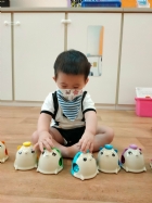 八音鐘是為最入門的音律樂器哦！可愛的熊熊圖案，讓寶貝們更有興趣玩耍