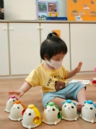 八音鐘是為最入門的音律樂器哦！可愛的熊熊圖案，讓寶貝們更有興趣玩耍