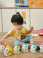 八音鐘是為最入門的音律樂器哦！可愛的熊熊圖案，讓寶貝們更有興趣玩耍