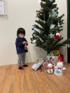 11112大家一起想辦法裝飾聖誕樹,寶貝們請幫忙哦!