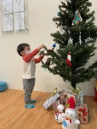 11112大家一起想辦法裝飾聖誕樹,寶貝們請幫忙哦!