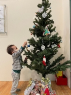 11112大家一起想辦法裝飾聖誕樹,寶貝們請幫忙哦!