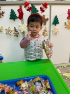 11112整盤滿滿的糖果～寶貝們看到都給予滿足的笑容，這就是寶寶對節慶最直接的反應哦！