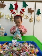 11112整盤滿滿的糖果～寶貝們看到都給予滿足的笑容，這就是寶寶對節慶最直接的反應哦！