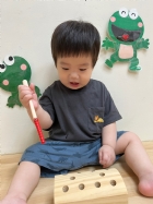 11205洞裡有蟲蟲哦~寶寶找得到嗎?