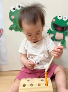 11205洞裡有蟲蟲哦~寶寶找得到嗎?